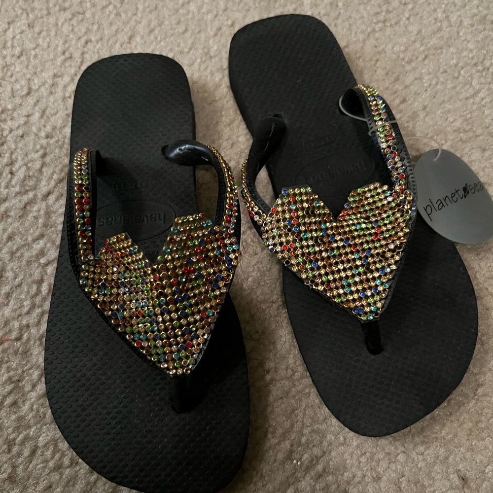 Haviana black flip flops with rhinestone heart